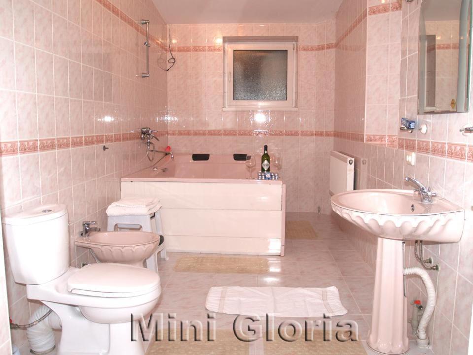 Gloria Mini-Hotel Chişinau Exteriör bild