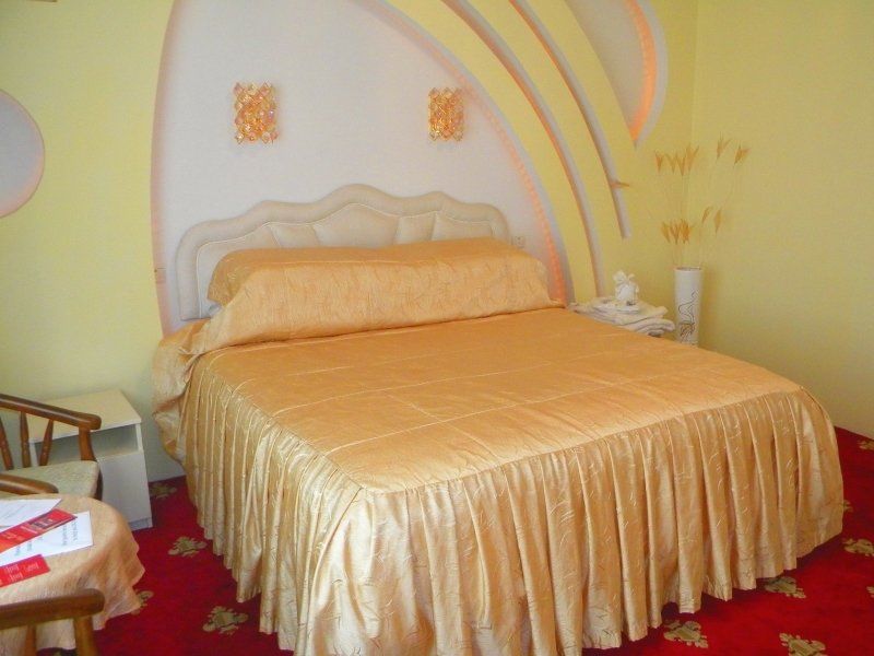 Gloria Mini-Hotel Chişinau Exteriör bild